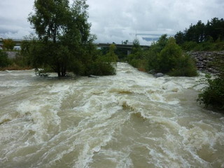 伐採前の様子（洪水時　こんな時は川へ近づくのは止めてね）