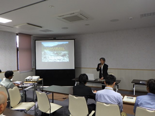 椎葉事務所長による講演の様子