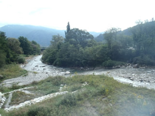 着工前（川が狭いです！）