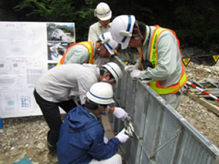 型枠組立の様子