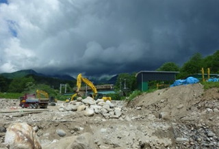 飯田線と国道の間