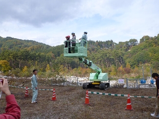 高所作業車から与田切ウォッチング