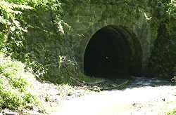 北の沢眼鏡橋 左側